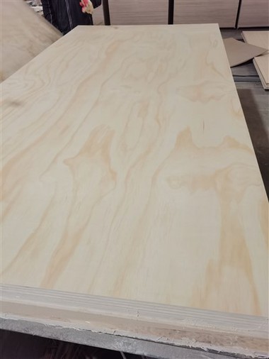 Radiata Pine Plywood B/C Grade Combi Core 9mm